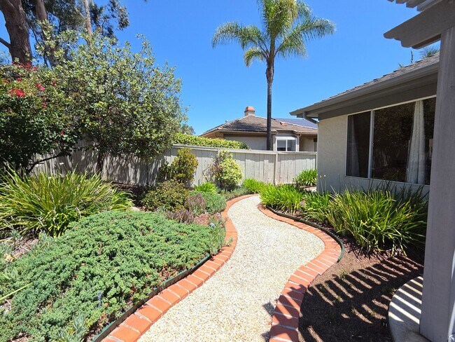 Building Photo - Scripps Ranch Beauty