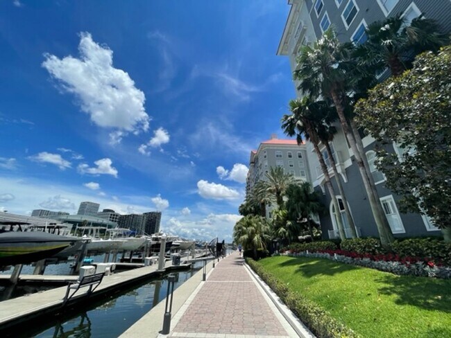 Building Photo - 700 S Harbour Island Blvd