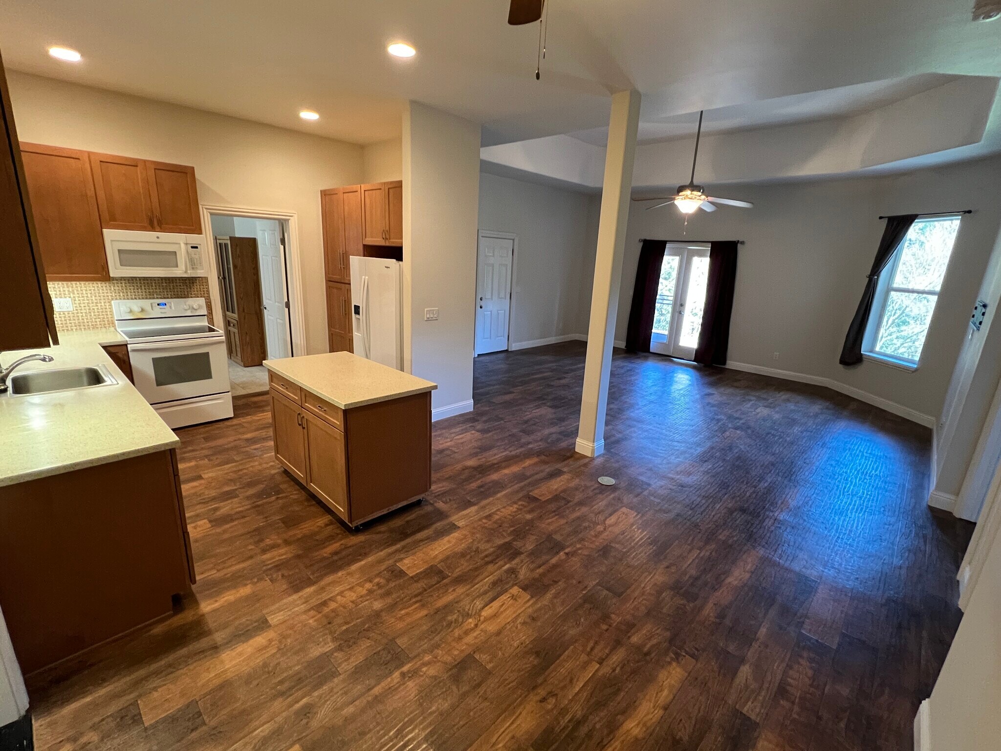 Building Photo - 10653 Douglas Ln