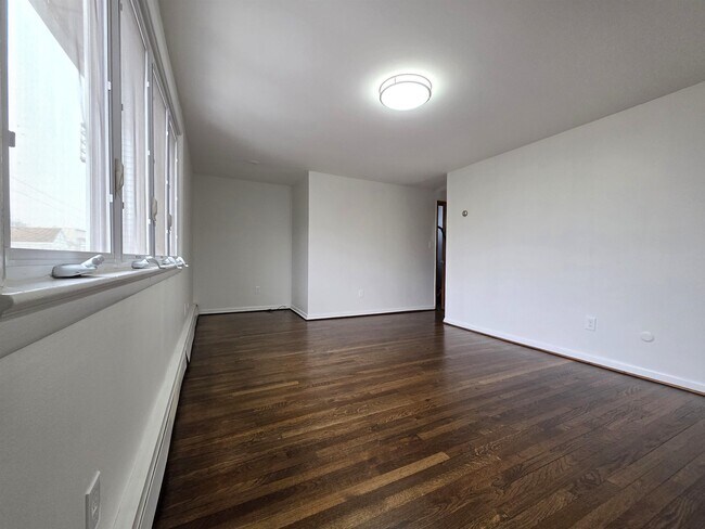 Building Photo - 195 South St