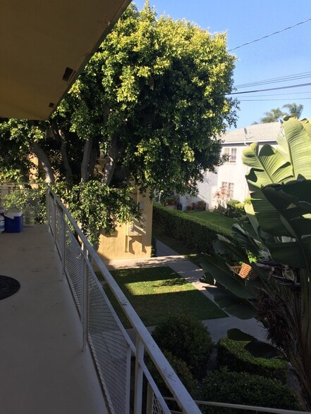 Building Photo - 1902 E 3rd St