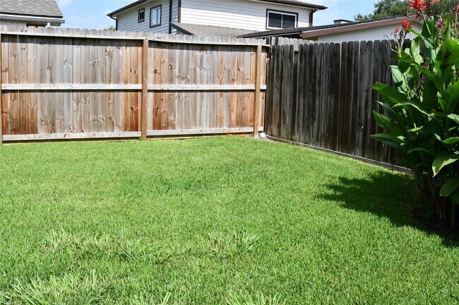 Building Photo - 16818 Dutch Ridge Dr