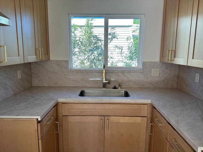 Building Photo - Florence 135-137