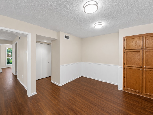 Building Photo - Spacious, Updated Townhome in Garland