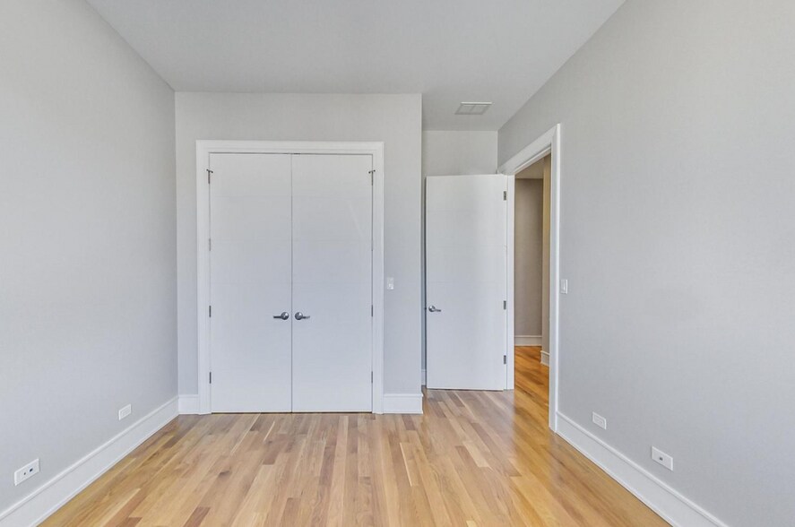 Building Photo - 2424 W Chicago Ave