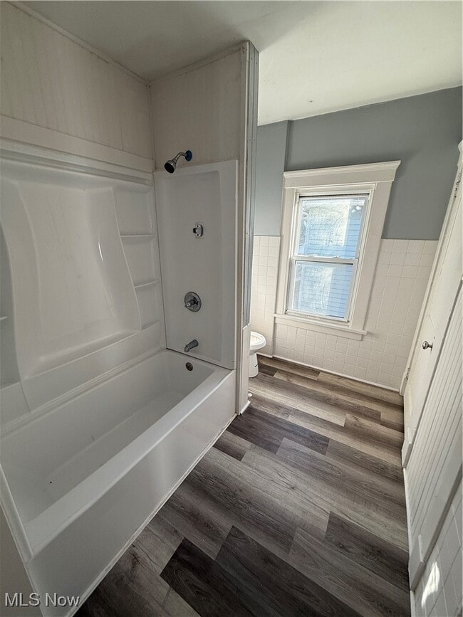 Building Photo - 204 Broad Ave NW