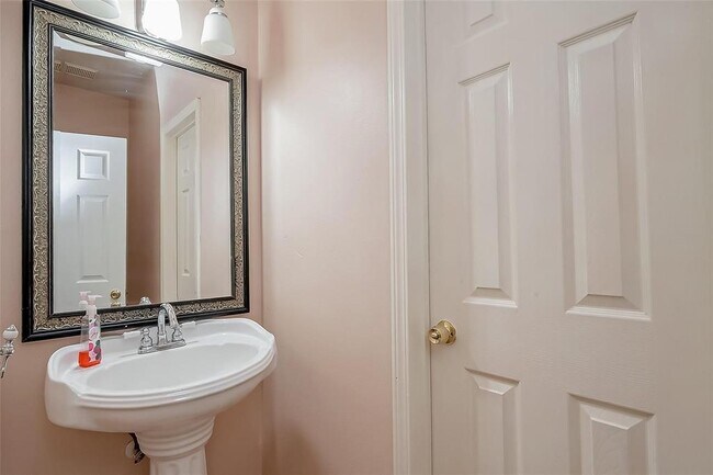 Building Photo - 20519 Westfield Estates Dr