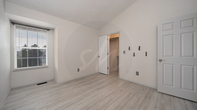 Building Photo - Beautiful 2 Story home in the Heart of Bri...