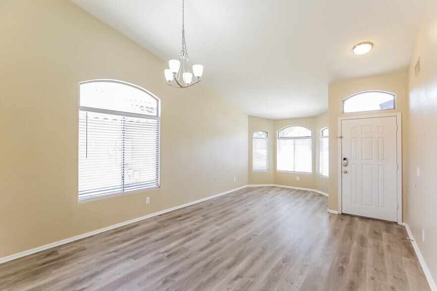 Building Photo - 12446 W San Juan Ave