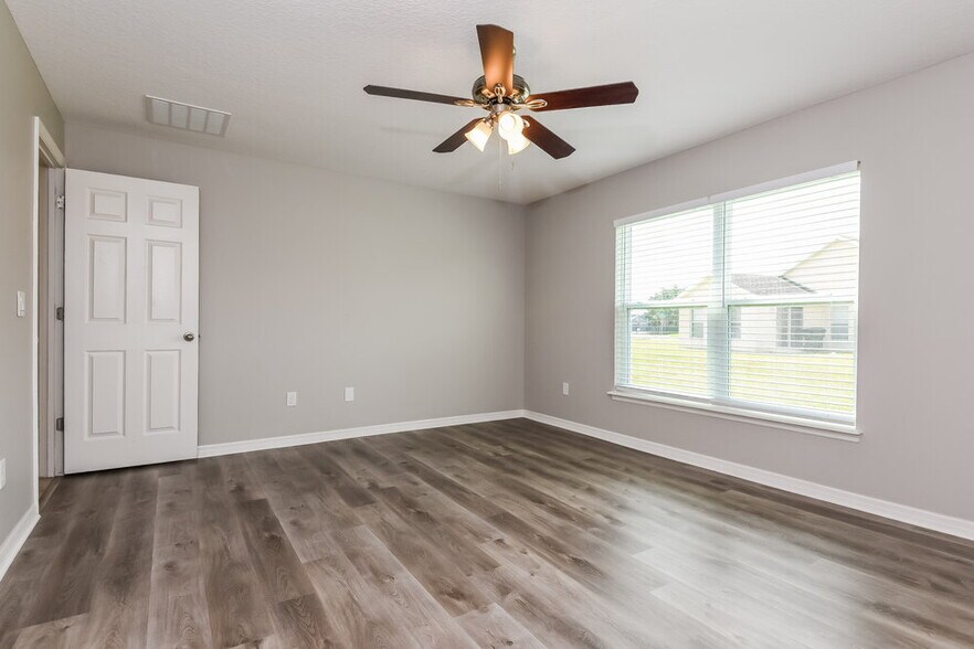 Building Photo - 1904 Pontoon Pl