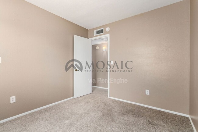Building Photo - 3214 N Ash Dr
