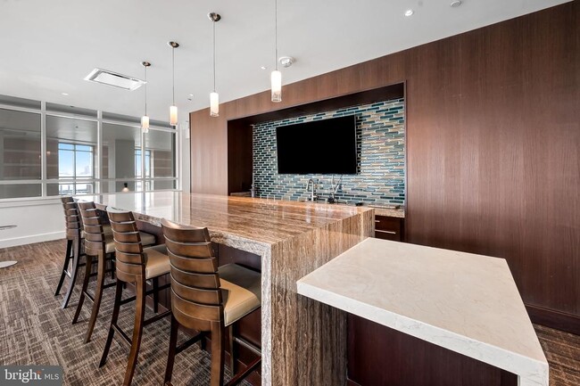 Building Photo - 100 Harborview Dr