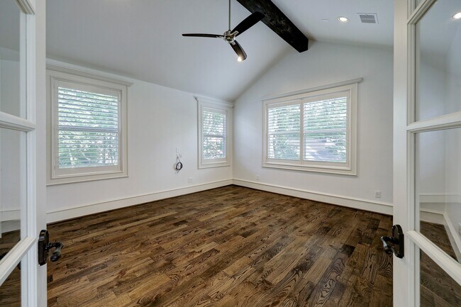 Building Photo - 14123 Carolcrest Cir