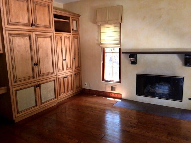 Building Photo - 467 Tennyson Ave