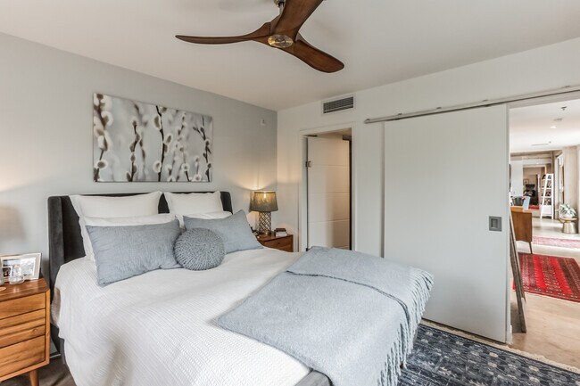 Building Photo - 1115 S Alamo St