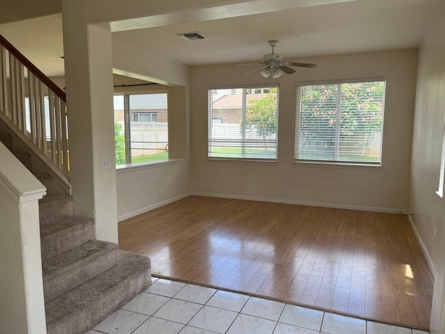 Building Photo - Ewa Gentry Large 2 story - 4 bedrooms, 3 b...
