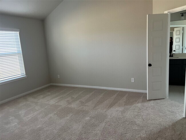 Building Photo - 250 Eagleville Dr