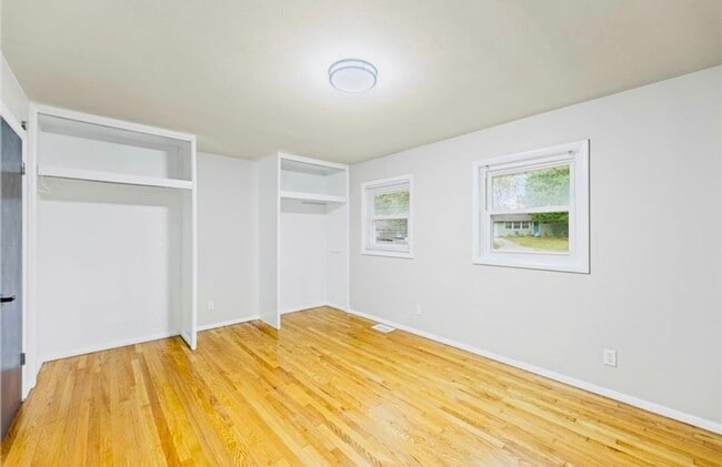 Building Photo - Stunning 3 bed 1 bath Ranch House