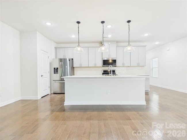 Building Photo - 3941 Woodland View Dr