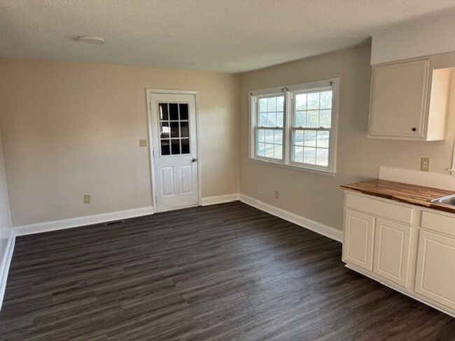 Building Photo - 303 Tall Pine Road