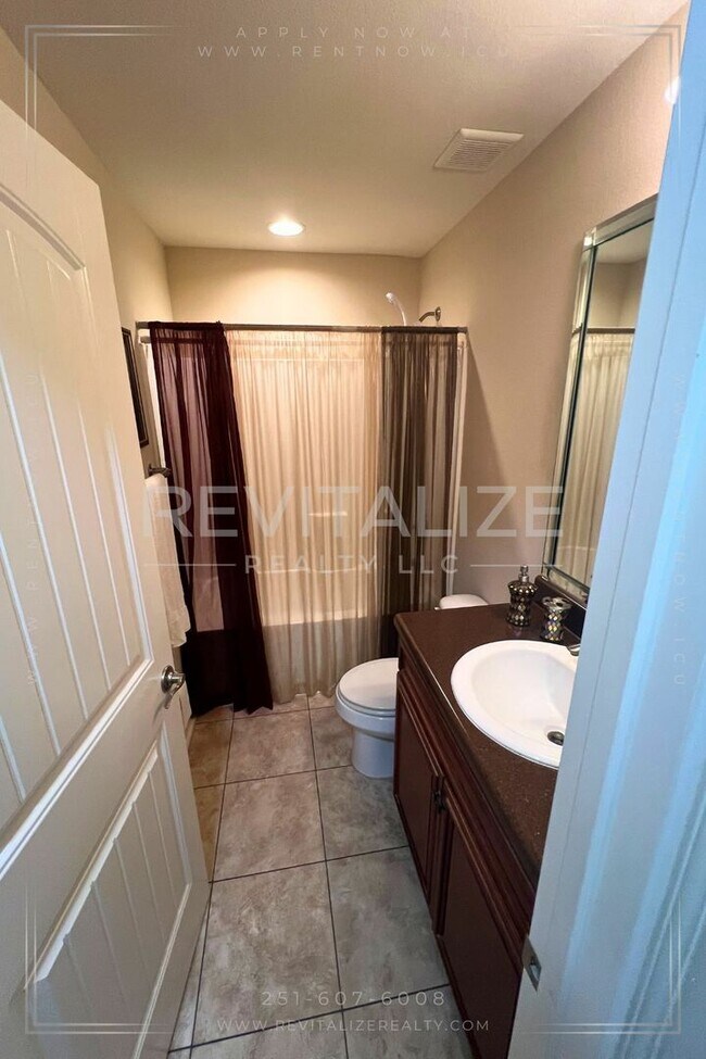 Building Photo - COMING SOON! Beautiful Home in Huntington ...