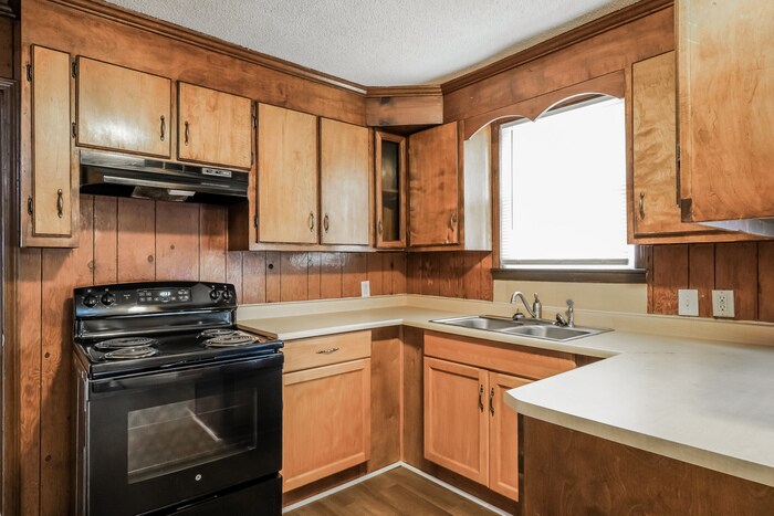 Building Photo - 608 S Fairfield Rd