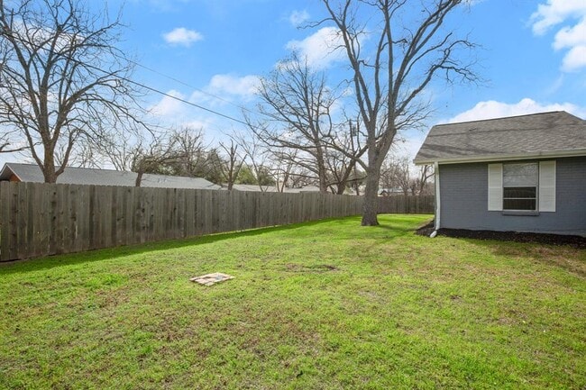 Building Photo - 611 Virginia Dr