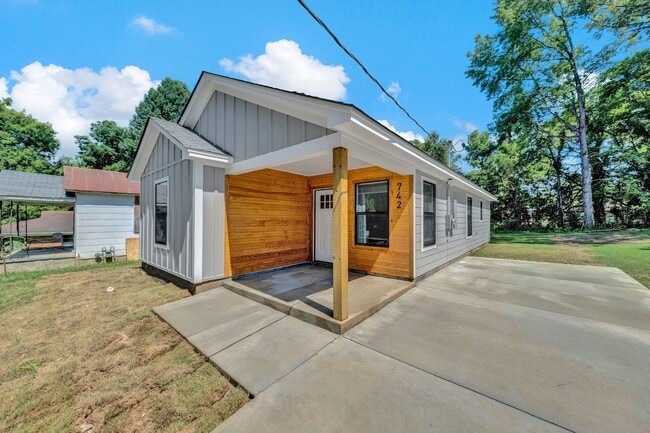 Building Photo - New Rental Opportunity in Memphis!