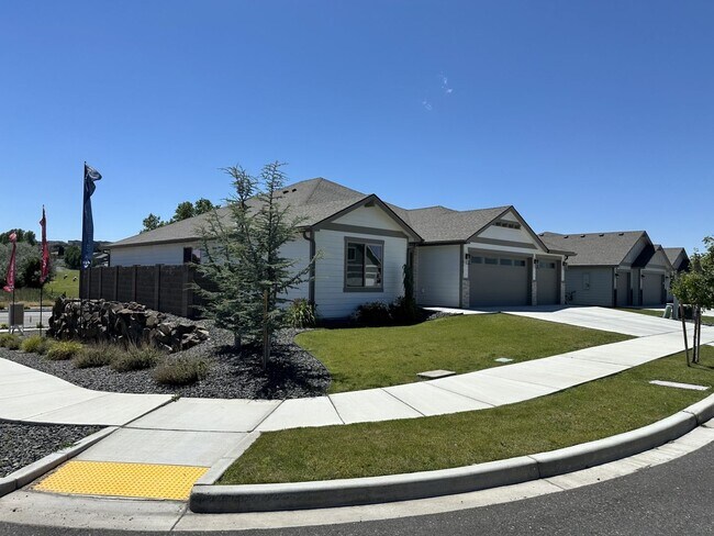 Building Photo - Stunning 4-Bedroom Home with Breathtaking Pasture Views for Lease – 1,990 sq ft