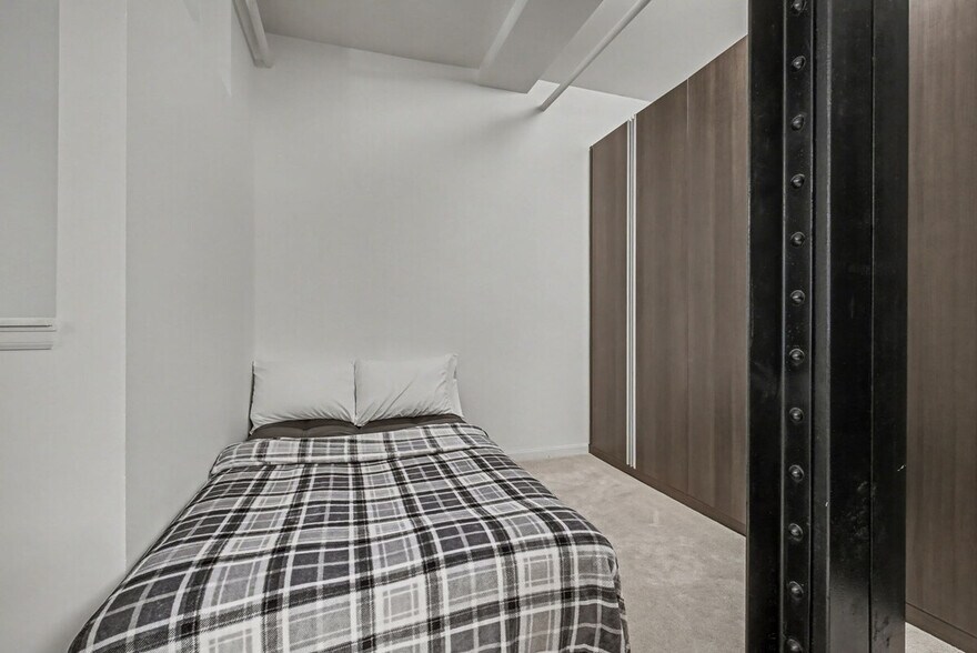 Building Photo - 1555 California St