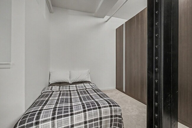 Building Photo - 1555 California St