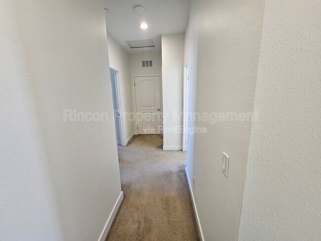 Building Photo - 209 Westpark Ct