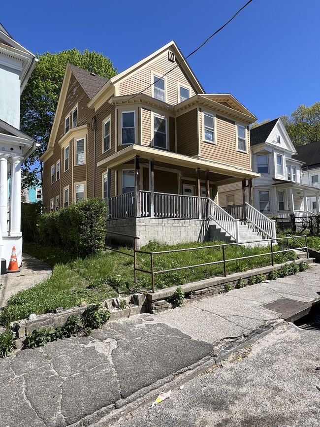 Building Photo - 210 Woodlawn Terrace