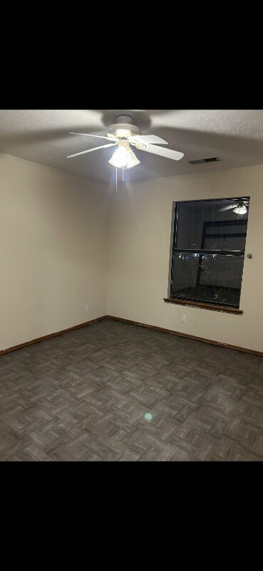 Building Photo - 800 Eastridge Dr NE