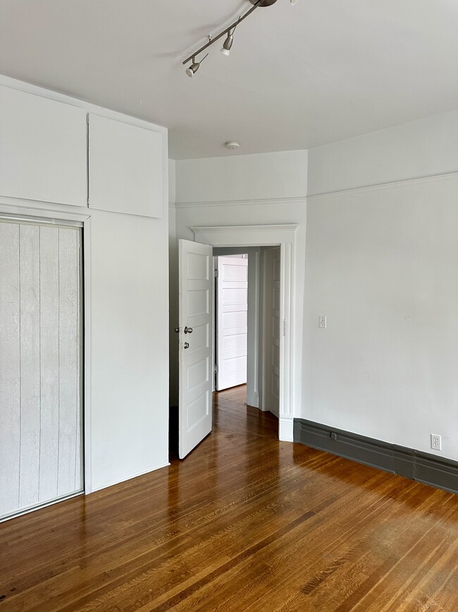 Building Photo - 2824 Menlo Ave