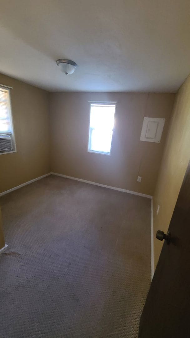 Building Photo - Adorable 2/1 move in ready!