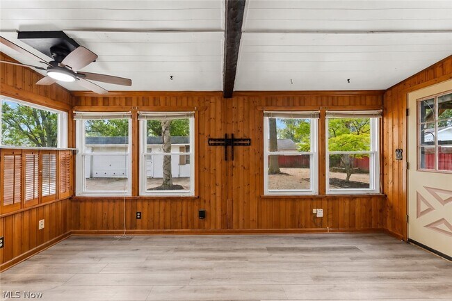 Building Photo - 7365 Chennault Dr