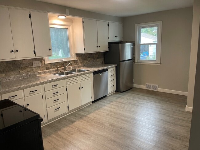 Building Photo - 813 Lincoln St