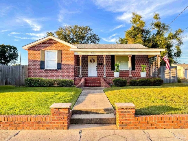 Building Photo - 1618 W Garden St