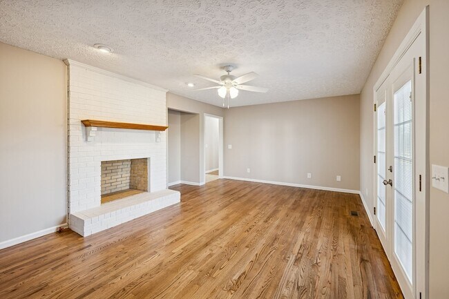 Building Photo - 353 Branham Mill Rd