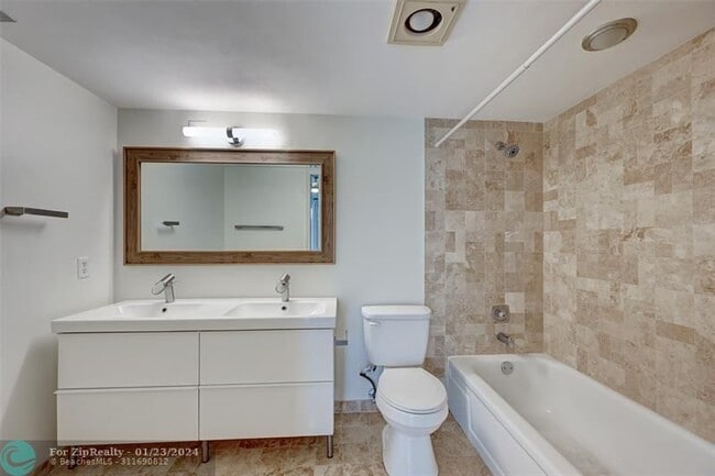 Building Photo - 4401 Martinique Ct