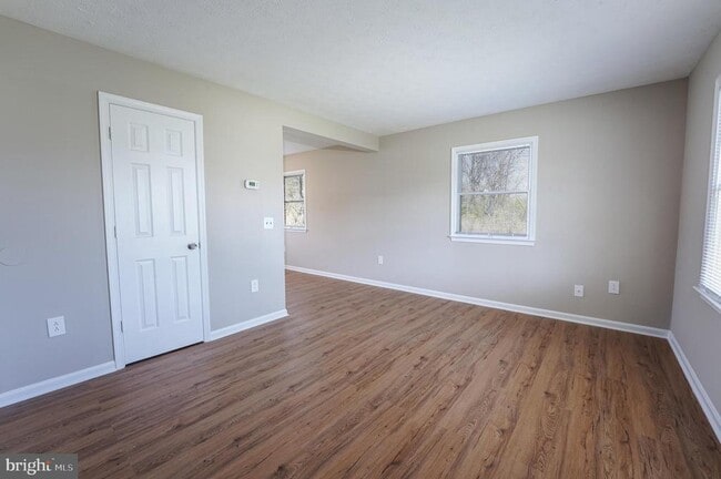 Building Photo - 3107 Shawnee Dr