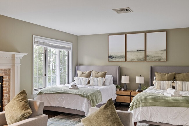 Building Photo - 321 Museum Village Rd