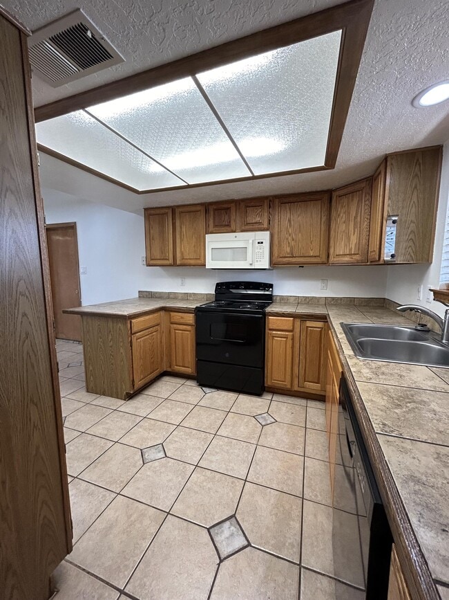 Building Photo - 6101 Equestrian Dr NW