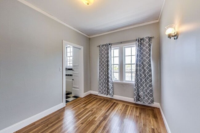 Building Photo - 6048 Monroe Ave