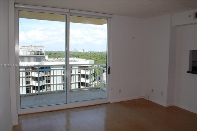 Building Photo - 2475 Brickell Ave