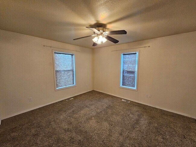 Building Photo - 1005 X Ave