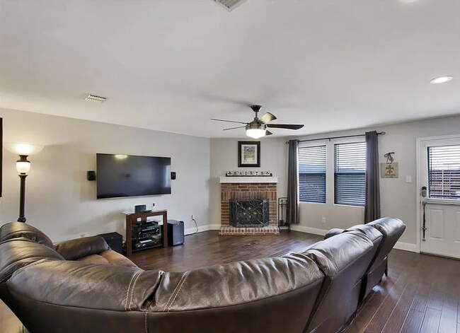 Building Photo - VIEW NOW/COMING SOON - Spacious 5-Bedroom Home in Allen with Office, 2 Living Areas & First-Floor...