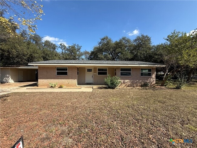 Primary Photo - 1400 N East St