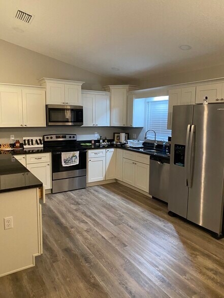 Building Photo - 9416 N Del Rio Way